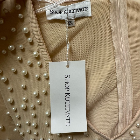 GORGEOUS NWT Shop Kultivate Nude Bodysuit W/ Pearl Embellishments Sz XS - Picture 4 of 4